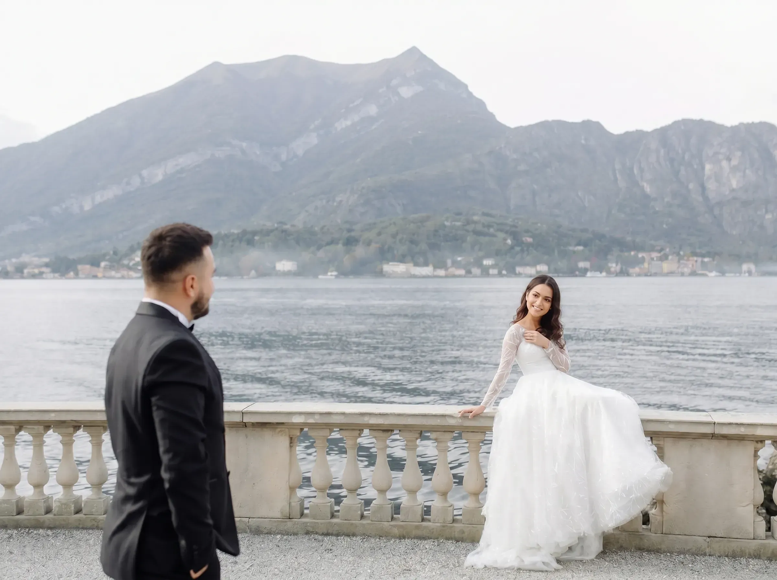 Sposo e Sposa nel giorno del matrimonio sul Lago di Como